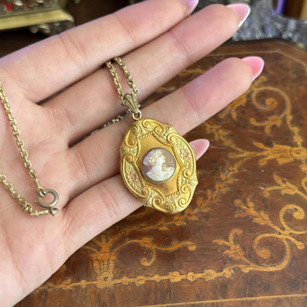 Vintage Antique shell cameo Locket necklace - Picture 8 of 8